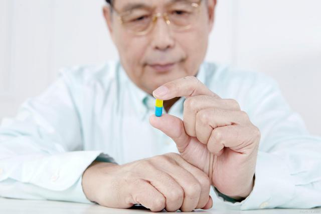 突然有四种情况，可能是脑血栓的标志，让中老年人调查。 