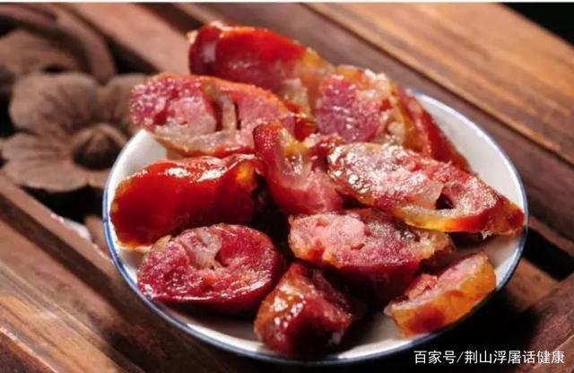 致癌物质是如何致癌的？来源有哪些？医生提醒你远离四种常见致癌物。 