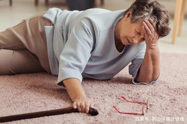 抬头纹多是运气不好吗？抬头纹不但显老，而且与健康有关，一言以蔽之。 