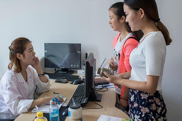 什么是女孩在例假期间流出的血凝块？建议女性饮食护理子宫。 