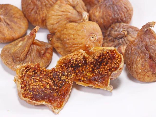 什么是女孩在例假期间流出的血凝块？建议女性饮食护理子宫。 